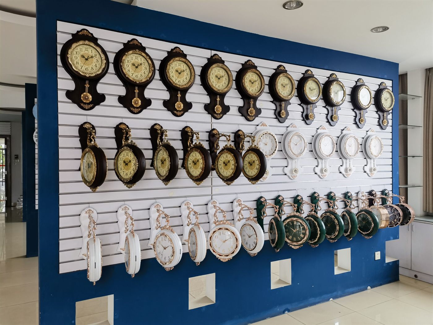 Bonmo Clock showroom wall display with clock samples