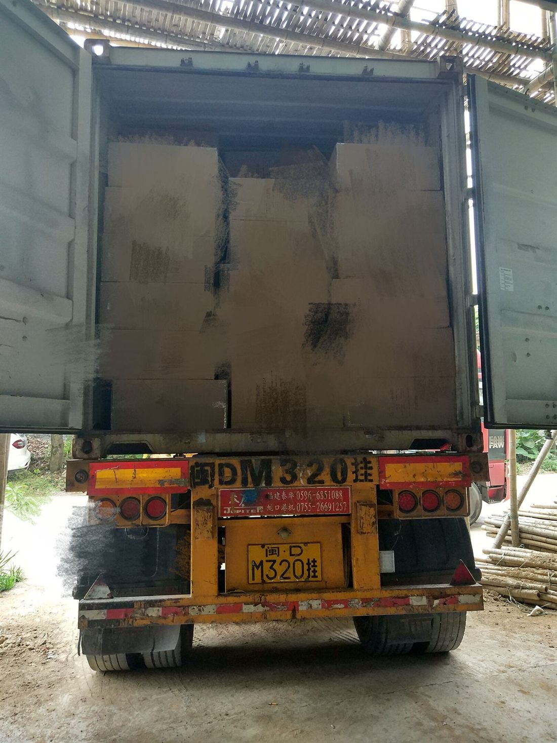 Container loading for bulk custom wall clock shipment